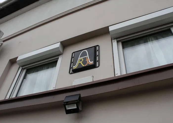 Art Vendeghaz * Eger